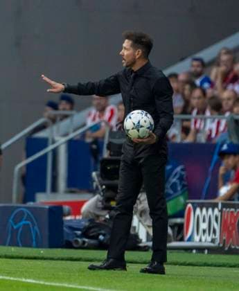 Partido de la Champions League disputado entre Atlà tico y Feyenoord. En la imagen, Simeone. Champions League match played between Atlà tico and Feyenoord. In this picture, Simeone. PABLOxMORENO -ecommerce-Fotos eCommerce-2-141898552