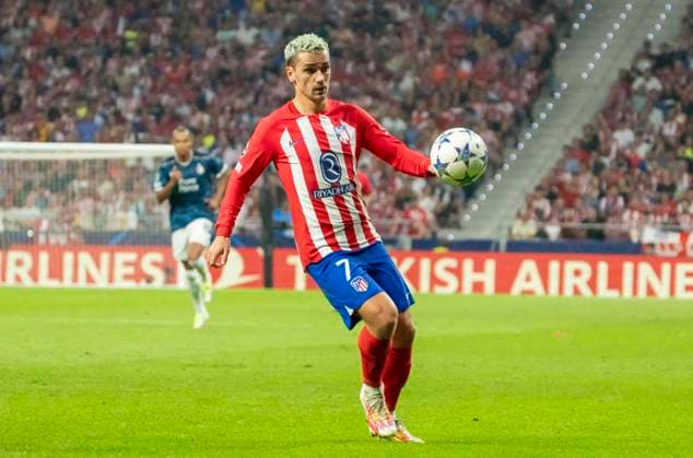 Partido de la Champions League disputado entre Atlà tico y Feyenoord. En la imagen, Griezmann. Champions League match played between Atlà tico and Feyenoord. In this picture, Griezmann. PABLOxMORENO -ecommerce-Fotos eCommerce-2-141900290