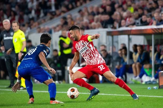 Vincenzo Grifo (SC Freiburg, 32) im Zweikampf mit Paqueta Lucas (West Ham United, 10), GER, SC Freiburg (SCF) vs West Ham United (WHU), Fussball UEFA Europa League, Gruppe A, 2. Spieltag, Saison 2023 2024, 05.10.2023 GER, SC Freiburg (SCF) vs West Ham United (WHU), Fussball UEFA Europa League, Gruppe A, 2. Spieltag, Saison 2023 2024, 05.10.2023 Freiburg Copyright: xEibner-Pressefoto Memmlerx EP_MMR