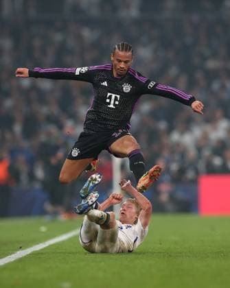 03.10.2023, Fussball UEFA Champions League 2023 2024, Gruppenphase, 2.Spieltag, FC Kopenhagen - FC Bayern München, im Parken-Stadion Kopenhagen. (L-R) Leroy Sane (Bayern München) gegen Birger Meling (FC Kopenhagen)