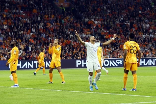AMSTERDAM - Kylian Mbappe of France (10) celebrates the 0-1. (l-r) Lutsharel Geertruida of Holland, Virgil van Dijk of Holland, Kylian Mbappe of France, Denzel Dumfries of Holland during the European Championship, EM, Europameisterschaft Qualifying match in group B between the Netherlands and France at the Johan Cruijff ArenA on October 13, 2023 in Amsterdam, Netherlands. ANP KOEN VAN WEEL UEFA EURO, EM, Europameisterschaft,Fussball 2024 Qualifying Round 2023 2024 xVIxANPxSportx xxANPxIVx 480998115 originalFilename: 480998115.jpg
