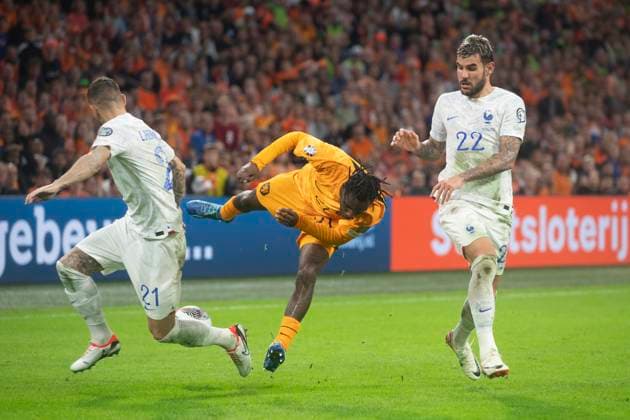 Amsterdam The Netherlands 13th October 2023 UEFA European Championships qualification match The Netherlands vs France in the Johan Cruijff Arena. Jeremie Frimpong sandwiched between two Hernandez brothers Lucas and Theo. Nederland, Niederland, Frankrijk,frankreich, soccer, voetbal, fussbal, holland, oranje, football, elftal