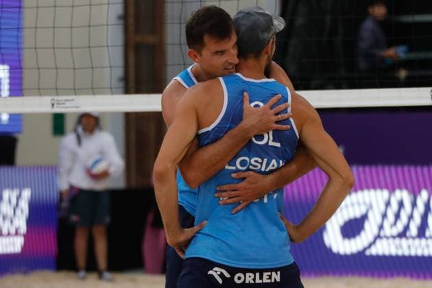 October 14, 2023, Tlaxcala, Ciudad de Mexico, Mexico: October 13, 2023, Tlaxcala, Mexico: Bartosz Losiak (R) and Michal Bryl of Poland react during the Beach volleyball, Beachvolleyball World Championship, WM, Weltmeisterschaft Men s Quarterfinals between USA and Poland. on October 13, 2023 in Tlaxcala, Mexico. Tlaxcala Mexico - ZUMAe321 20231014_zsa_e321_014 Copyright: xEssenexHernandez xEyepixxGroupx