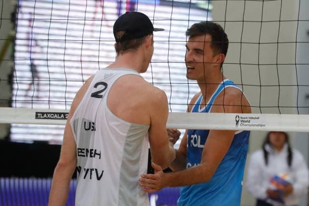October 14, 2023, Tlaxcala, Ciudad de Mexico, Mexico: October 13, 2023, Tlaxcala, Mexico: Andy Benesh of USA (L) and Michal Bryl of Poland (R) during the Beach volleyball, Beachvolleyball World Championship, WM, Weltmeisterschaft Men s Quarterfinals between USA and Poland. on October 13, 2023 in Tlaxcala, Mexico. Tlaxcala Mexico - ZUMAe321 20231014_zsa_e321_028 Copyright: xEssenexHernandez xEyepixxGroupx