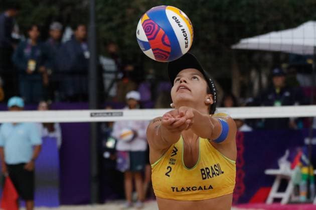 October 14, 2023, Tlaxcala, Ciudad de Mexico, Mexico: October 13, 2023, Tlaxcala, Mexico: Victoria Lopes of Brazil competes agains team USA during the Beach volleyball, Beachvolleyball World Championship, WM, Weltmeisterschaft Women s Quarterfinals between USA and Brazil. on October 13, 2023 in Tlaxcala, Mexico. Tlaxcala Mexico - ZUMAe321 20231014_zsa_e321_062 Copyright: xEssenexHernandez xEyepixxGroupx