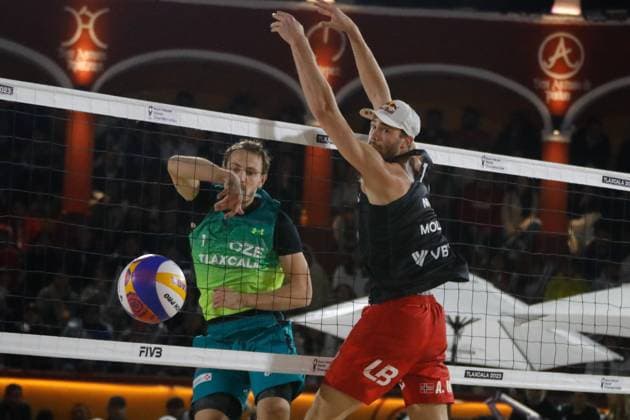 October 14, 2023, Tlaxcala, Ciudad de Mexico, Mexico: October 13, 2023, Tlaxcala, Mexico: Anders Berntsen Mol of Norway competes agains Ondrej Perusic of Czechia during the Beach volleyball, Beachvolleyball World Championship, WM, Weltmeisterschaft Men s Quarterfinals between Norway and Czechia. on October 13, 2023 in Tlaxcala, Mexico. Tlaxcala Mexico - ZUMAe321 20231014_zsa_e321_109 Copyright: xEssenexHernandez xEyepixxGroupx