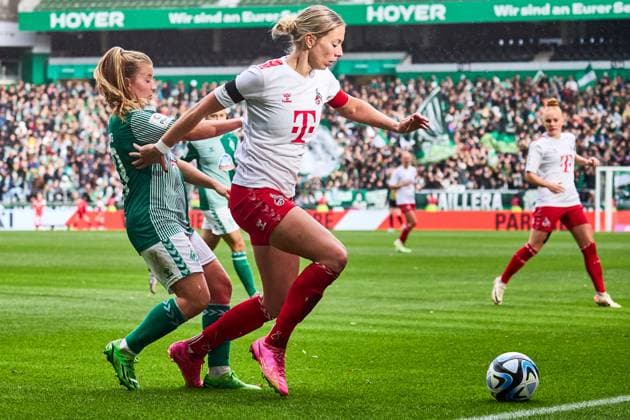 Zweikampf Sharon Beck (1.FC Koeln 10), Ricarda Walkling (SV Werder Bremen 13) GER, SV Werder Bremen : 1.FC Koeln, Fussball, Frauen Bundesliga, 4.Spieltag, Spielzeit 2023 2024, 14.10.2023 GER, SV Werder Bremen : 1.FC Koeln, Fussball, Frauen Bundesliga, 4.Spieltag, Spielzeit 2023 2024, 14.10.2023 Bremen Copyright: xEibner-Pressefoto xStephaniexZerx EP_SZE