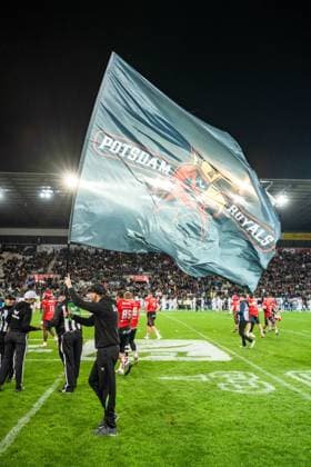 Potsdam Royals Flagge auf dem Feld GER, Potsdam Royals vs Schwaebisch Hall Unicorns, GFL, Saison 2023, GFL-Bowl, Finale, 14.10.2023, GER, Potsdam Royals vs Schwaebisch Hall Unicorns, GFL, Saison 2023, GFL-Bowl, Finale, 14.10.2023 Essen Copyright: xEibner-Pressefoto FlorianxWolfx EP_FWF