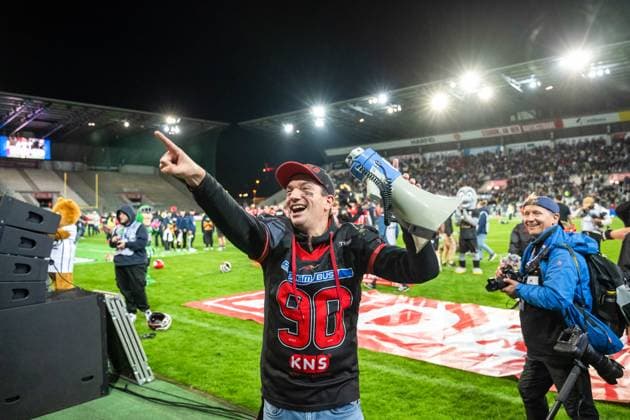Royals-Fans feiern den GFL-Bowl-Sieg GER, Potsdam Royals vs Schwaebisch Hall Unicorns, GFL, Saison 2023, GFL-Bowl, Finale, 14.10.2023, GER, Potsdam Royals vs Schwaebisch Hall Unicorns, GFL, Saison 2023, GFL-Bowl, Finale, 14.10.2023 Essen Copyright: xEibner-Pressefoto FlorianxWolfx EP_FWF