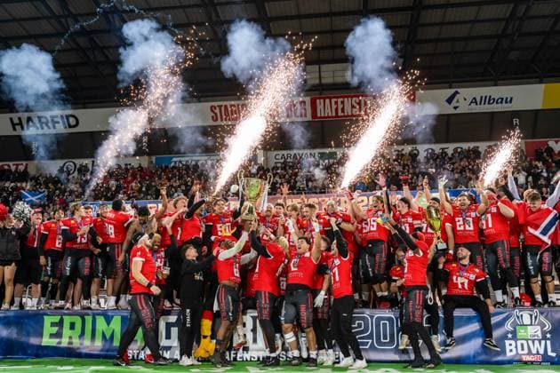 Pokaluebergabe an die Potsdam Royals GER, Potsdam Royals vs Schwaebisch Hall Unicorns, GFL, Saison 2023, GFL-Bowl, Finale, 14.10.2023, GER, Potsdam Royals vs Schwaebisch Hall Unicorns, GFL, Saison 2023, GFL-Bowl, Finale, 14.10.2023 Essen Copyright: xEibner-Pressefoto FlorianxWolfx EP_FWF