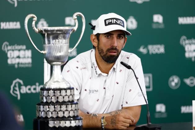 October 15, 2023, MADRID, MADRID, SPAIN: Matthieu Pavon of France attends his press conference, PK, Pressekonferenz with the trophy after winning during Acciona Open de Espana, Round 4, Golf tournament celebrated at Club de Campo on October 15, 2023, in Madrid, Spain. MADRID SPAIN - ZUMAa181 20231015_zaa_a181_198 Copyright: xOscarxJ.xBarrosox