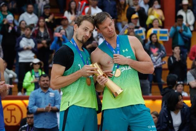 October 16, 2023, Tlaxcala, Ciudad de Mexico, Mexico: October 15, 2023, Tlaxcala, Mexico: Gold medalist Ondrej Perusic and David Schweiner of Czechia lift their winners trophy during the medal ceremony for the Men s Beach volleyball, Beachvolleyball World Championship, WM, Weltmeisterschaft Final. October 15, 2023 in Tlaxcala, Mexico. Tlaxcala Mexico - ZUMAe321 20231016_zsa_e321_003 Copyright: xEssenexHernandez xEyepixxGroupx