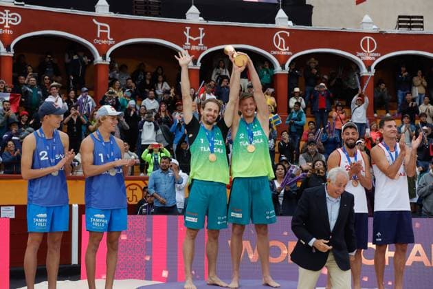 October 16, 2023, Tlaxcala, Ciudad de Mexico, Mexico: October 15, 2023, Tlaxcala, Mexico: (L-R) Silver medalist David o¦hman and Jonatan Hellvig of Sweden, Gold medalist Ondrej Perusic and David Schweiner of Czechia and Bronze medalist Bartosz Losiak and Michal Bryl of Poland celebrate with their medals during the medal ceremony for the Men s Beach volleyball, Beachvolleyball World Championship, WM, Weltmeisterschaft Final. October 15, 2023 in Tlaxcala, Mexico. Tlaxcala Mexico - ZUMAe321 20231016_zsa_e321_010 Copyright: xEssenexHernandez xEyepixxGroupx