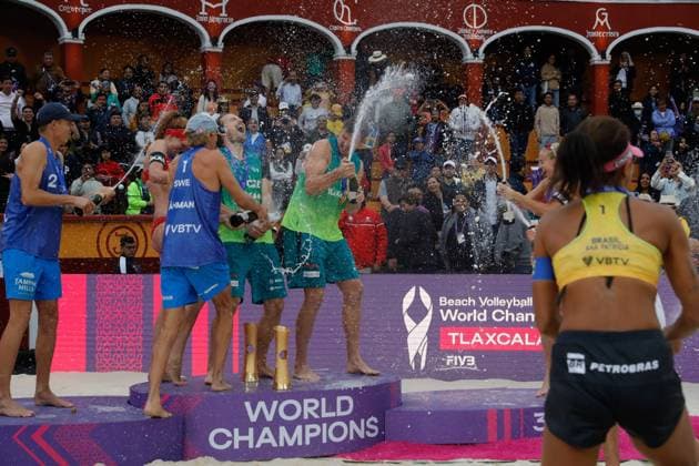 October 16, 2023, Tlaxcala, Ciudad de Mexico, Mexico: October 15, 2023, Tlaxcala, Mexico: Silver medalist Eduarda Duda Lisboa and Ana PatroÂcia Ramos of Brazil, Gold medalist Kelly Cheng and Sara Hughes of USA, Silver medalist Kristen Nuss and Taryn Kloth of USA, Silver medalist David o¦hman and Jonatan Hellvig of Sweden, Gold medalist Ondrej Perusic and David Schweiner of Czechia and Bronze medalist Bartosz Losiak and Michal Bryl of Poland celebrate with their medals during the medal ceremony for the Women s and Menâ€⠢s Beach volleyball, Beachvolleyball World Championship, WM, Weltmeisterschaft Final. October 15, 2023 in Tlaxcala, Mexico. Tlaxcala Mexico - ZUMAe321 20231016_zsa_e321_029 Copyright: xEssenexHernandez xEyepixxGroupx