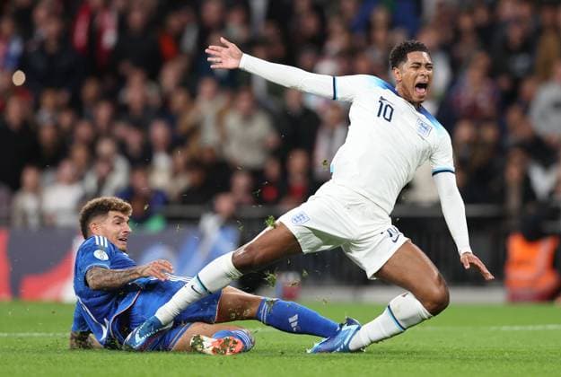 London, England, 17th October 2023. Jude Bellingham of England is fouled by Giovanni Di Lorenzo of Italy and wins a penalty during the UEFA European Championship, EM, Europameisterschaft Qualifying match at Wembley Stadium, London. Picture credit should read: David Klein Sportimage EDITORIAL USE ONLY. No use with unauthorised audio, video, data, fixture lists, club league logos or live services. Online in-match use limited to 120 images, no video emulation. No use in betting, games or single club league player publications. SPI-2649-0054