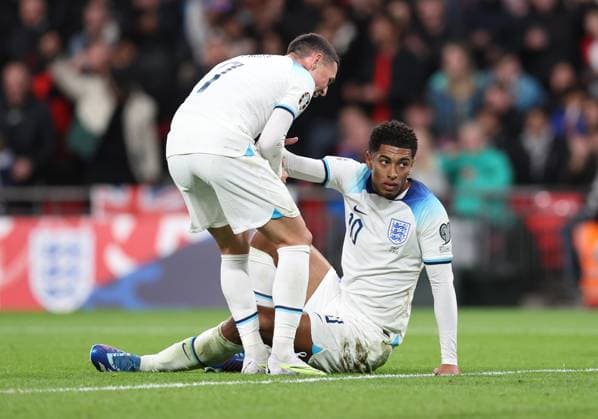 London, England, 17th October 2023. Jude Bellingham of England is helped up by Phil Foden of England after winning a penalty during the UEFA European Championship, EM, Europameisterschaft Qualifying match at Wembley Stadium, London. Picture credit should read: David Klein Sportimage EDITORIAL USE ONLY. No use with unauthorised audio, video, data, fixture lists, club league logos or live services. Online in-match use limited to 120 images, no video emulation. No use in betting, games or single club league player publications. SPI-2649-0055