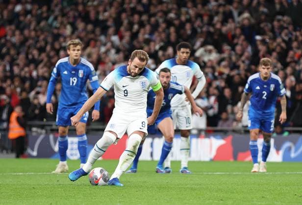 London, England, 17th October 2023. Harry Kane of England scores a penalty to make it 1-1 during the UEFA European Championship, EM, Europameisterschaft Qualifying match at Wembley Stadium, London. Picture credit should read: David Klein Sportimage EDITORIAL USE ONLY. No use with unauthorised audio, video, data, fixture lists, club league logos or live services. Online in-match use limited to 120 images, no video emulation. No use in betting, games or single club league player publications. SPI-2649-0059