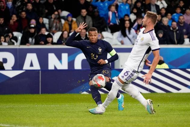 EDITORIAL USE ONLY No use with unauthorised audio, video, data, fixture lists, club league logos or live services. Online in-match use limited to 120 images, no video emulation. No use in betting, games or single club league player publications. France v Scotland, International Friendly, Länderspiel, Nationalmannschaft Football, Decathlon Arena Stade Pierre-Mauroy, Lille, France - 17 Oct 2023 EDITORIAL USE ONLY No use with unauthorised audio, video, data, fixture lists, club league logos or live services. Online in-match use limited to 120 images, no video emulation. No use in betting, games or single club league player publications. Copyright: xDavexWinter Shutterstockx 14152799ce