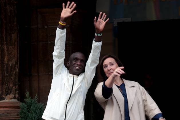 Photo: Juan Carlos Rojas LaPresse ------------------------------------------------------------- Eliud Kipchoge Medallista ol& xed;mpico nacido en Kenia especialista en las carreras de fondo y en la marat& xf3;n,bicampe& xf3;n ol& xed;mpico en marat& xf3;n en los a& xf1;os 2016 y 2020 y campe& xf3;n mundial de 5000 metros en 2003.2& x200b; Particip& xf3; en cuatro Juegos Ol& xed;mpicos de Verano, obteniendo en total cuatro medallas: bronce en Atenas 2004 (5000 m), plata en Pek& xed;n 2008 (5000 m), oro en R& xed;o de Janeiro 2016 (marat& xf3;n) y oro en Tokio 2020. Gan& xf3; dos medallas en el Campeonato Mundial de Atletismo, oro en 2003 y plata en 2007, y una medalla de bronce en el Campeonato Mundial de Atletismo en Pista Cubierta de 2006.2 El 25 de septiembre de 2022 estableci& xf3; una nueva plusmarca mundial de marat& xf3;n (2:01:09) en la Marat& xf3;n de Berl& xed;n, superando la que & xe9;l hab& xed;a logrado en 2018.4& x200b; Foto: Juan Carlos Rojas LaPresse 20231019 Eliud Kipchoge Olympic medalist born in Kenya, specialist in long-distance races and the marathon, two-time Olympic marathon champion in 2016 and 2020 and 5000 meter world champion in 2003.2 He participated in four Summer Olympic Games, Olympische Spiele, Olympia, OS obtaining a total of four medals: bronze in Athens 2004 (50 Copyright: xJuanxCarlosxRojas LaPressex