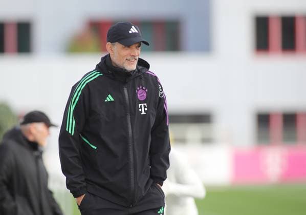 München, Deutschland 23. Oktober 2023: Fussball, Herren, Saison 2023 2024, FC Bayern München, Säbener Strasse, Trainingsgelände, Training, Abschlusstraining, Champions League Thomas Tuchel, Trainer (FC Bayern München) Kopf, Oberkörper, lächeln, grinsen, gut gelaunt