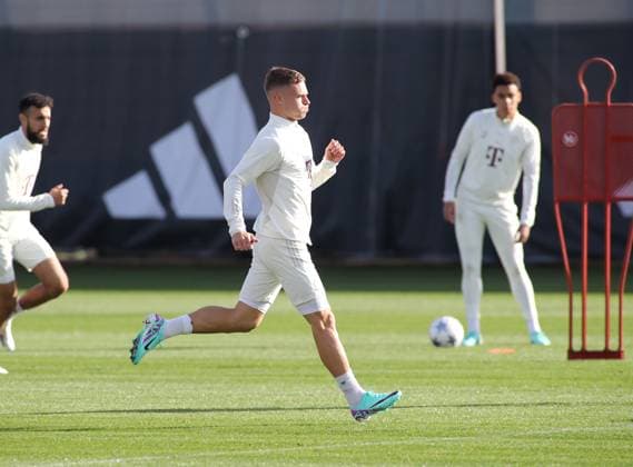 München, Deutschland 23. Oktober 2023: Fussball, Herren, Saison 2023 2024, FC Bayern München, Säbener Strasse, Trainingsgelände, Training, Abschlusstraining, Champions League Joshua Kimmich (FC Bayern München) beim Sprint, laufen, seitlich