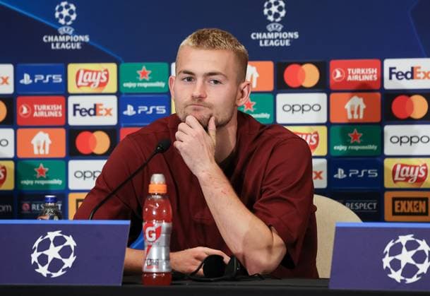 Matthijs de Ligt, Bayern Muenchen, Pressekonferenz Galatasaray Istanbul vs. Bayern Muenchen, Champions-League, Gruppenphase, Saison 2023-24, 23.10.2023, Pressekonferenz Galatasaray Istanbul vs. Bayern Muenchen, Champions-League, Gruppenphase, Saison 2023-24, 23.10.2023, Istanbul Copyright: xEibner-Pressefoto JoergxNiebergax EP_EER