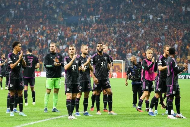 Bayern bedanken sich bei den Fans, Galatasaray Istanbul vs. FC Bayern Muenchen, Fussball, Champions-League, Gruppenphase, Saison 2023-24, 3. Spieltag, 24.10.2023 Galatasaray Istanbul vs. FC Bayern Muenchen, Fussball, Champions-League, Gruppenphase, Saison 2023-24, 3. Spieltag, 24.10.2023, Copyright: xEibner-Pressefoto JoergxNiebergax EP_EER