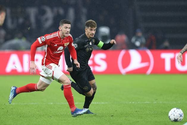 24.10.2023, xtgx, Fussball, UEFA Champions League, 1.FC Union Berlin - SSC Neapel emspor, v.l. Robin Gosens (Union Berlin, 6), Giovanni Di Lorenzo (Neapel, 22) Zweikampf, Duell, Kampf, tackle (DFL DFB REGULATIONS PROHIBIT ANY USE OF PHOTOGRAPHS as IMAGE SEQUENCES and or QUASI-VIDEO) Olympiastadion