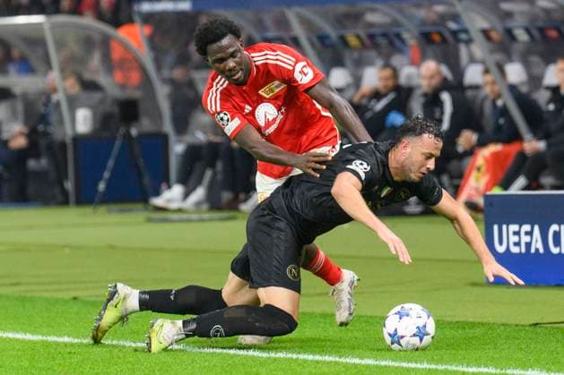v.l. David Datro Fofana ( 1.FC Union Berlin, 11), Amir Rrahmani (SSC Neapel, 13), Zweikampf, Action, Kampf, GER, 1.FC Union Berlin - SSC Neapel, Fussball, Champions League, CH. LEAGUE GRUPPE C, Spieltag 3, UEFA, 23 24, 24.10.2023, DFL REGULATIONS PROHIBIT ANY USE OF PHOTOGRAPHS AS IMAGE SEQUENCES AND OR QUASI-VIDEO, GER, 1.FC Union Berlin - SSC Neapel, Fussball, Champions League, UEFA, 23 24, 24.10.2023, Berlin Copyright: xUwexKoch Eibner-Pressefotox EP_UKH