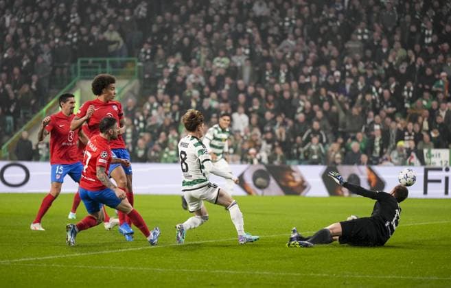 EDITORIAL USE ONLY No use with unauthorised audio, video, data, fixture lists, club league logos or live services. Online in-match use limited to 120 images, no video emulation. No use in betting, games or single club league player publications. Celtic v Atletico Madrid, UEFA Champions League, Group E, Football, Celtic Park, Glasgow, UK - 25 Oct 2023 EDITORIAL USE ONLY No use with unauthorised audio, video, data, fixture lists, club league logos or live services. Online in-match use limited to 120 images, no video emulation. No use in betting, games or single club league player publications. Copyright: xStuartxWallace Shutterstockx 14164178i