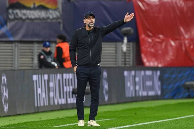 Fussball, Herren, Saison 2023 2024, UEFA Champions League (Gruppe G, 3. Spieltag), RB Leipzig - FK Roter Stern Belgrad, v. l. Trainer Marco Rose (RB Leipzig) gestikuliert, 25.10. 2023, Copyright: xSebastianxRäppold MatthiasxKochx