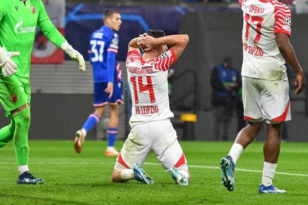 Fussball, Herren, Saison 2023 2024, UEFA Champions League (Gruppe G, 3. Spieltag), RB Leipzig - FK Roter Stern Belgrad, v. l. Christoph Baumgartner (RB Leipzig) enttäuscht, niedergeschlagen, unzufrieden, 25.10. 2023, Copyright: xSebastianxRäppold MatthiasxKochx