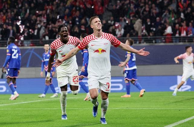 RB Leipzig - Roter Stern Belgrad Champions League Leipzig, 25.10.2023, Red Bull Arena, Champions League, Gruppe G, Spieltag 3 , RB LEIPZIG vs. ROTER STERN BELGRAD , Tor für RB Leipzig zum 3:1. Im Bild: Castello Lukeba (23, RB Leipzig) und Torschütze Dani Olmo (7, RB Leipzig), Torjubel ,