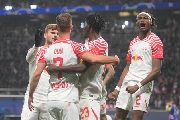 Dani Olmo (RB Leipzig) Mitte, erzielt das 3:1, Timo Werner (RB Leipzig) li., Castello Lukeba (RB Leipzig) 2..v.re., Mohamed Simakan (RB Leipzig) re. RB Leipzig vs. FK Roter Stern Belgrad, Fussball, Champions League, Vorrunde, 3. Spieltag, Saison 2023 2024, 25.10.2023 DFB DFL REGULATIONS PROHIBIT ANY USE OF PHOTOGRAPHS AS IMAGE SEQUENCES AND OR QUASI-VIDEO RB Leipzig vs. FK Roter Stern Belgrad, Fussball, Champions League, Vorrunde, 3. Spieltag, Saison 2023 2024, 25.10.2023 Leipzig Copyright: xEibner-Pressefoto BertxHarzerx EP_BHR