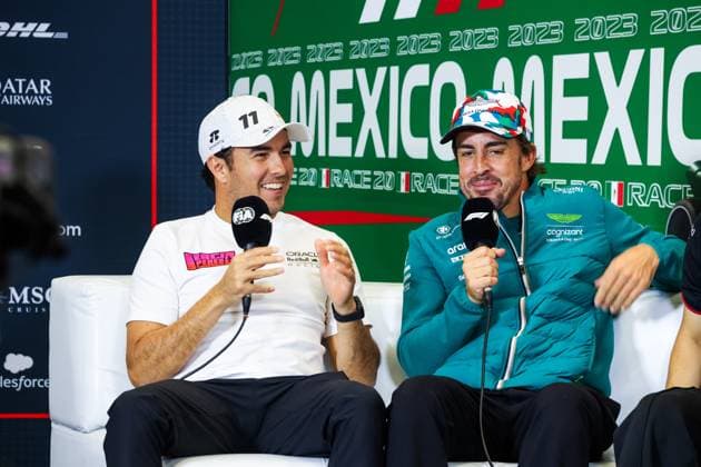 PEREZ Sergio (mex), Red Bull Racing RB19, ALONSO Fernando (spa), Aston Martin F1 Team AMR23, portrait during the 2023 Formula 1 Grand Premio de la Ciudad de Mexico, 19th round of the 2023 Formula One World Championship, WM, Weltmeisterschaft from October 27 to 29, 2023 on the Autodromo Hermanos Rodriguez, in Mexico City, Mexico - F1 - MEXICO CITY GRAND PRIX 2023 DPPI Panoramic 00123042_G0OD1142