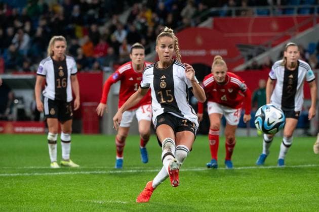 Giulia Gwinn (Deutschland, 15) trifft das Tor zum 3:1 per Elfmeter, GER, Deutschland (GER) vs Wales (WAL), UEFA Frauen Fussball Nations League, Liga A, 3. Spieltag, 27.10.2023 GER, Deutschland (GER) vs Wales (WAL), UEFA Frauen Fussball Nations League, Liga A, 3. Spieltag, 27.10.2023 Sinsheim Copyright: xEibner-Pressefoto Memmlerx EP_MMR