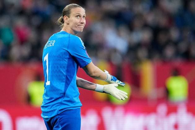 Ann-Katrin Berger (Torwart, Torhüterin, DFB-Frauen, 1), Einzelbild, Einzelfoto, Aktion, Action, Freude, freuen, freut sich, freundlich, fröhlich, glücklich, strahlend, optimistisch, 27.10.2023, Sinsheim (Deutschland), Fussball, Frauen, UEFA Women s Nations League, Deutschland - Wales, 27.10.2023, Sinsheim (Deutschland), Fussball, Frauen, UEFA Women s Nations League, Deutschland - Wales, DFB DFL REGULATIONS PROHIBIT ANY USE OF PHOTOGRAPHS AS IMAGE SEQUENCES AND OR QUASI-VIDEO.