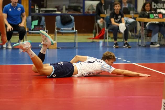 Patrick Rupprecht (ASV Dachau, 09) am Boden nachdem er den Ball nicht erwischt hat, ASV Dachau vs.VC Bitterfeld-Wolfen, Volleyball, Volleyball 1. Bundesliga, 1. Spieltag, Saison 23 24, 28.10.2023, ASV Dachau vs.VC Bitterfeld-Wolfen, Volleyball, Volleyball 1. Bundesliga, 1. Spieltag, Saison 23 24, 28.10.2023 Dachau Copyright: xEibner-Pressefoto JennixMaulx EP_JML