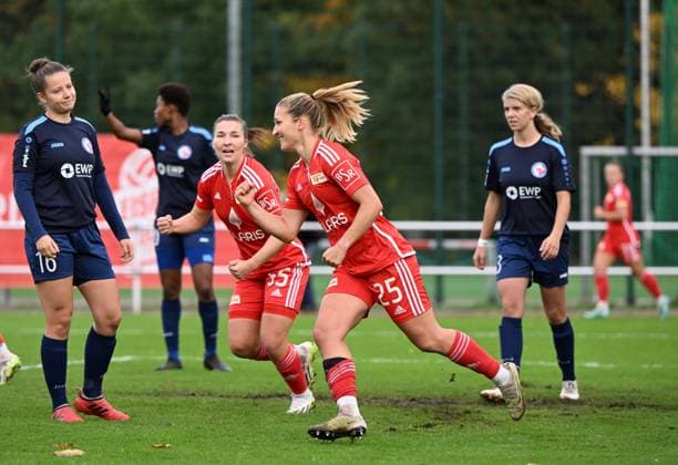 Fussball, Frauen, Regionalliga Nordost, Saison 2023 2024 (9. Spieltag, Heimrecht gedreht), 1. FC Union Berlin - 1. FFC Turbine Potsdam II, v. l. Katja Orschmann (1. Frauen 1. FC Union), Dina Orschmann (1. Frauen 1. FC Union), Jubel nach Tor zum 1:0, 29.10. 2023, Copyright: xMatthiasxKochx