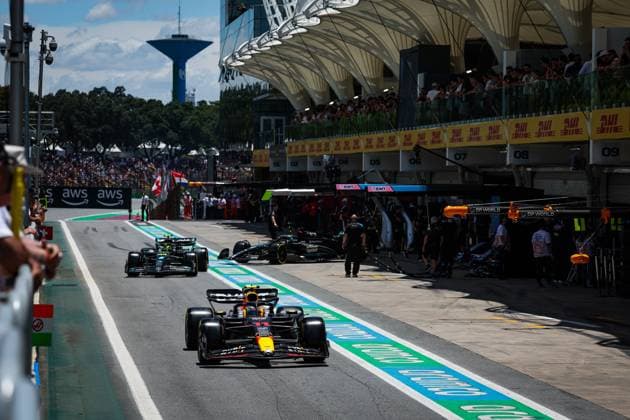 11 PEREZ Sergio (mex), Red Bull Racing RB19, 44 HAMILTON Lewis (gbr), Mercedes AMG F1 Team W14, action during the 2023 Formula 1 Rolex Grande Premio de Sao Paulo, 20th round of the 2023 Formula One World Championship, WM, Weltmeisterschaft from November 3 to 5, 2023 on the Autodromo Josà Carlos Pace, in Sao Paulo, Brazil - F1 - SAO PAULO GRAND PRIX 2023 DPPI Panoramic 00123044_G0OD1017