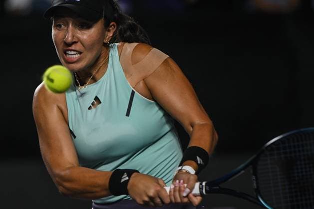 2023 WTA, Tennis Damen Finals - Day 6 CANCUN, MEXICO - NOVEMBER 4: Jessica Pegula in action against Coco Gauff, both of the USA, in the first Semi-Final match on Day 7 during the of the GNP Seguros WTA Finals Cancun 2023 part of the Hologic WTA Tour, on Day 7 , on November 4, 2023, in Cancun, Quintana Roo, Mexico. Cancun Mexico Copyright: xArturxWidakx originalFilename:widak-2023wtaf231104_npYDt.jpg
