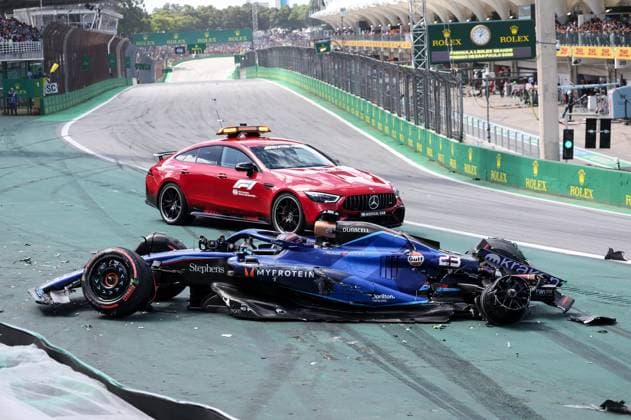 ALBON Alexander (tha), Williams Racing FW45, portrait crash, accident, during the 2023 Formula 1 Rolex Grande Premio de Sao Paulo, 20th round of the 2023 Formula One World Championship, WM, Weltmeisterschaft from November 3 to 5, 2023 on the Autodromo Josà Carlos Pace, in Sao Paulo, Brazil - F1 - SAO PAULO GRAND PRIX 2023 - RACE DPPI Panoramic G0OD9296 copie