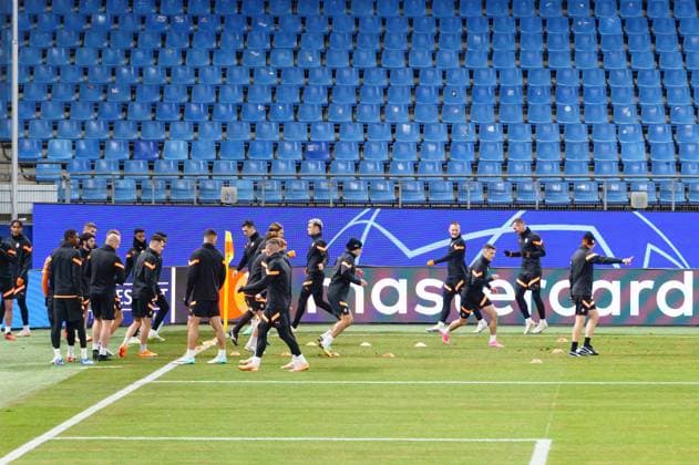 Schachtar Donezk bei Abschlusstraining im Volkparkstadion GER, Training Schachtar Donezk, Fussball, Champions League, Saison 2023 2024, 06.11.2023 GER, Training Schachtar Donezk, Fussball, Champions League, Saison 2023 2024, 06.11.2023 Hamburg Copyright: xEibner-Pressefoto MarcelxvonxFehrnx EP_MFN