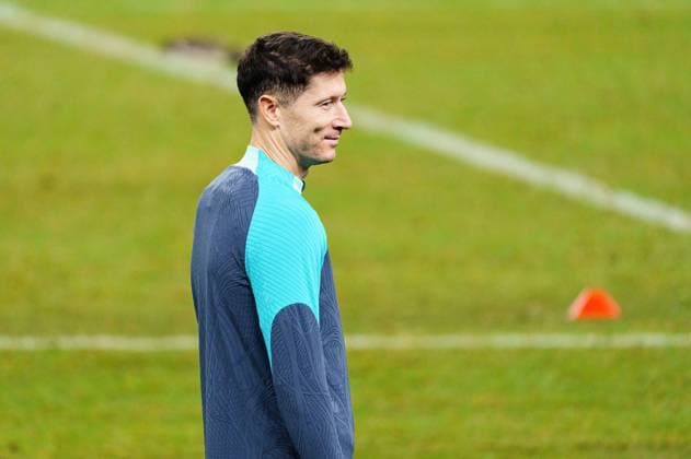Robert Lewandowski FC Barcelona, Barca 09) GER, Pressekonferenz FC Barcelona, Fussball, Champions League, Saison 2023 2024, 06.11.2023 GER, Pressekonferenz FC Barcelona, Fussball, Champions League, Saison 2023 2024, 06.11.2023 Hamburg Copyright: xEibner-Pressefoto MarcelxvonxFehrnx EP_MFN