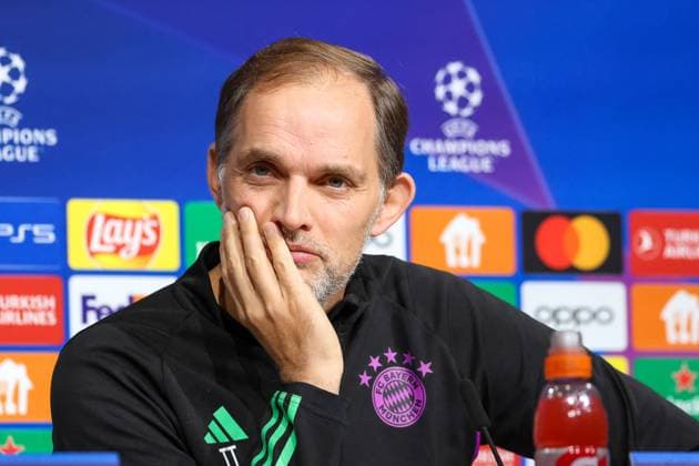 Thomas Tuchel (FC Bayern Muenchen, Cheftrainer) bei der Pressekonferenz, Kopf auf Hand abgestuezt, ueberlegt, Hand im Gesicht, Galatasaray SK, Internationale Pressekonferenz Champions League, Saison 23 24, 07.11.2023 , FC Bayern Muenchen, Internationale Pressekonferenz Champions League, Saison 23 24, 07.11.2023 Muenchen Copyright: xEibner-Pressefoto JennixMaulx EP_JML