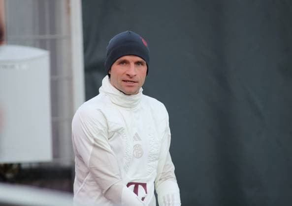 München, Deutschland 07. November 2023: Fussball, Herren, Saison 2023 2024, FC Bayern München, Säbener Strasse, Trainingsgelände, Training, Abschlusstraining, Champions League Thomas Müller, Mueller (FC Bayern München) Kopf, Oberkörper, auf dem Weg zum Trainingsplatz