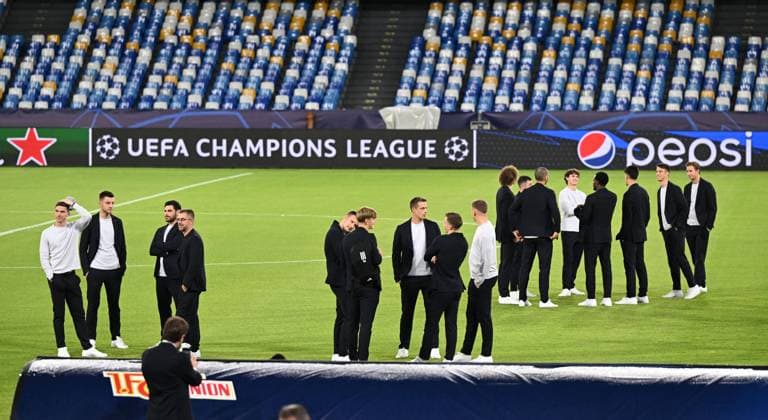 Fussball, Herren, Saison 2023 2024, Champions League (Gruppe C, 4. Spieltag), SSC Neapel - 1. FC Union Berlin, Stadionbegehung und Pressekonferenz des 1. FC Union im Stadio Diego Armando Maradona in Neapel am Tag vor dem Spiel , v. l. Robin Gosens (1. FC Union), Robin Knoche (1. FC Union), Kevin Volland (1. FC Union), Co-Trainer Sebastian Bönig (1. FC Union), 07.11. 2023, Copyright: xMatthiasxKochx