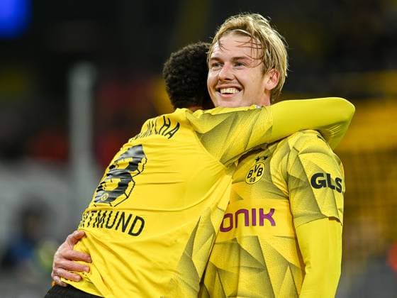 Waehrend Julian Brandt (Borussia Dortmund 09, 19) nach seinem Tor zum 2:0 lacht, umarmt ihn Felix Nmecha (Borussia Dortmund 09, 08). Borussia Dortmund vs. Newcastle United, Fussball, UEFA Champions League, 04. Spieltag, Saison 2023 2024, 07.11.2023 Borussia Dortmund vs. Newcastle United, Fussball, UEFA Champions League, 04. Spieltag, Saison 2023 2024, 0307.11.2023 Dortmund Copyright: xEibner-Pressefoto ThomasxHaeslerx EP_THR