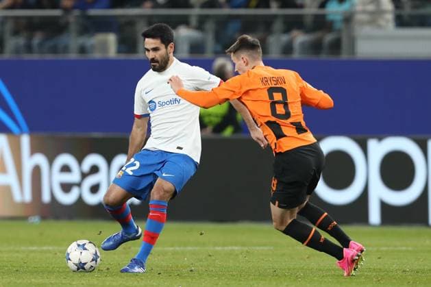 07.11.2023, xtgx, Fussball, UEFA Champions League, Schachtar Donezk - FC Barcelona, Barca emspor, v.l. Ilkay Guendogan (Go¼ndogan, Barcelona, 22), Dmytro Kryskiv (Donezk, 8) Zweikampf, Duell, Kampf, tackle (DFL DFB REGULATIONS PROHIBIT ANY USE OF PHOTOGRAPHS as IMAGE SEQUENCES and or QUASI-VIDEO) Hamburg