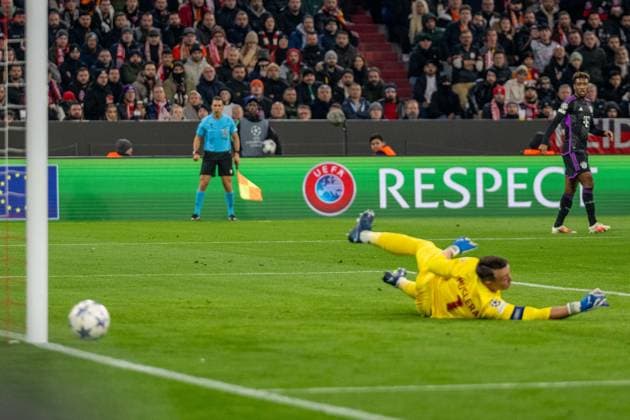 Fernando Muslera (Torwart Goalkeeper, Galatasaray Istanbul, 1) , Kingsley Coman (FC Bayern Muenchen, 11), GER, FC Bayern Muenchen (FCB) vs. Galatasaray Istanbul, Fussball, Champions League, Gruppenphase, Spielzeit 2023 2024, 08.11.2023, DFB DFL regulations prohibit any use of photographs as image sequences and or quasi-video., GER, FC Bayern Muenchen (FCB) vs. Galatasaray Istanbul, Fussball, Champions League, Gruppenphase, Spielzeit 2023 2024, 08.11.2023 Muenchen Copyright: xEibner-Pressefoto SaschaxWaltherx EP_EER